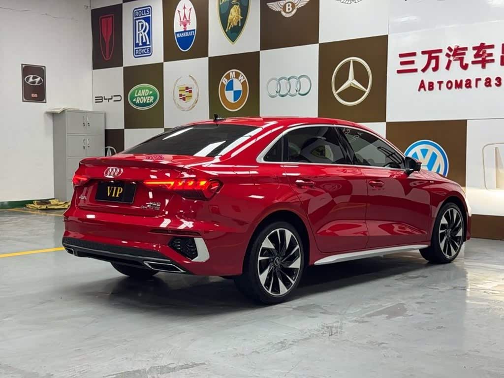 Audi A3 1.4 л 2023 г. красный/фиолетовый, пробег 19000 км