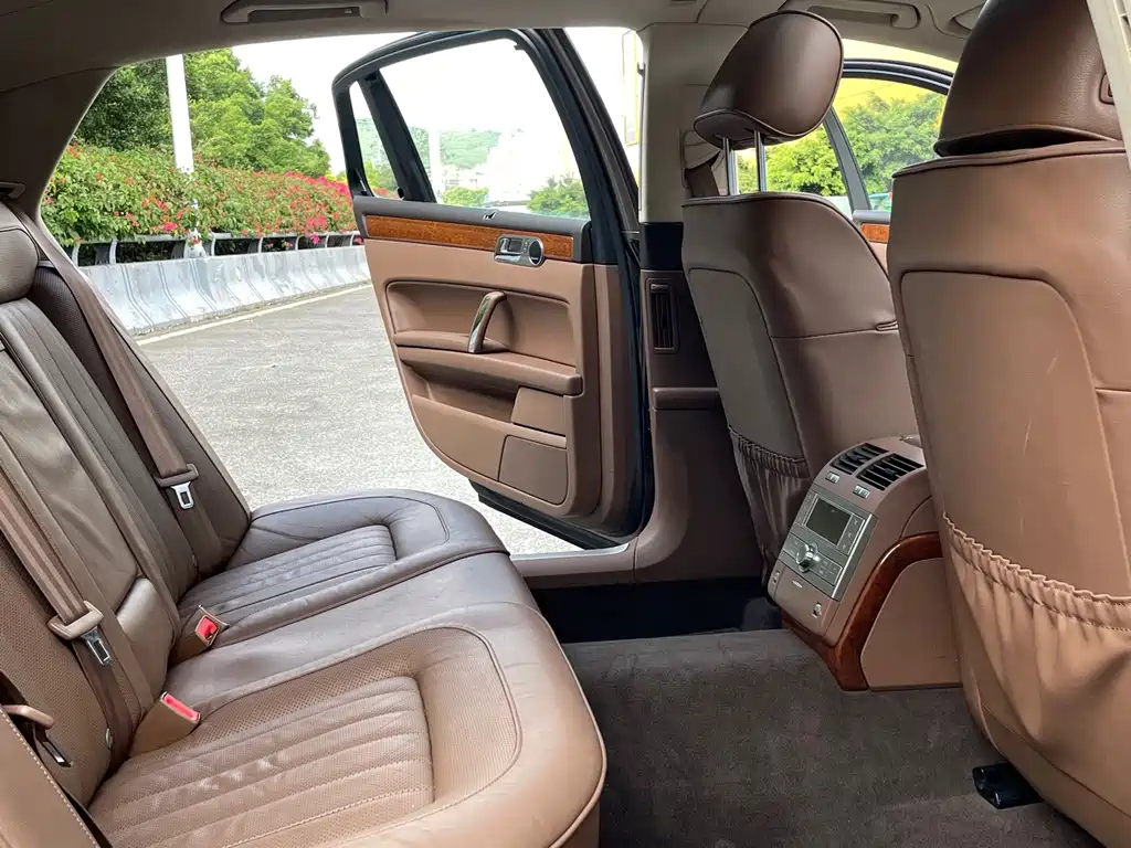 Volkswagen Phaeton — миниатюра 17