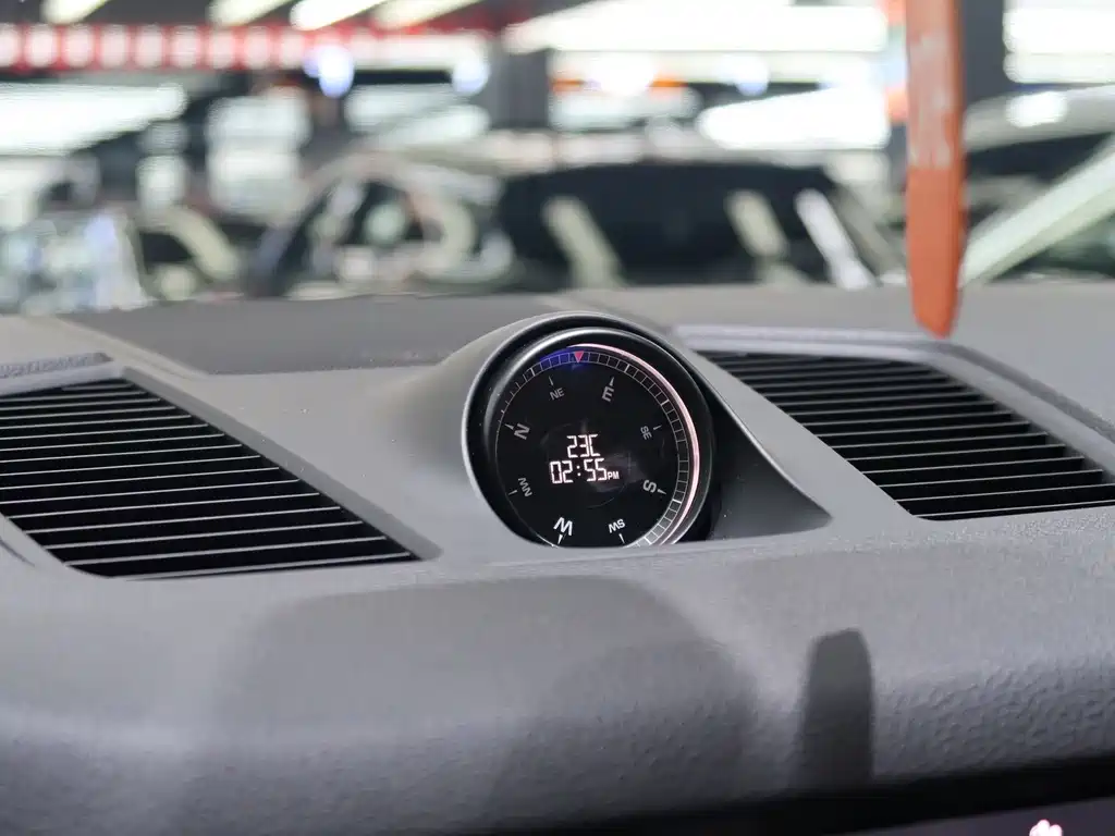 Porsche Cayenne — миниатюра 15