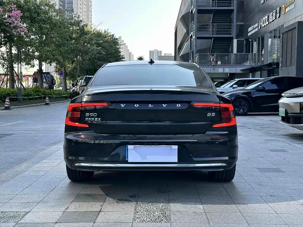 Volvo S90 — миниатюра 3