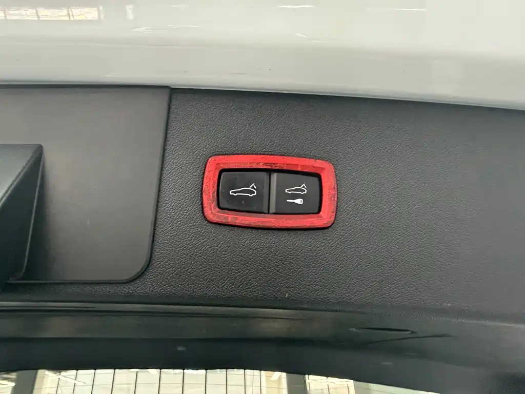 Porsche Cayenne — миниатюра 10