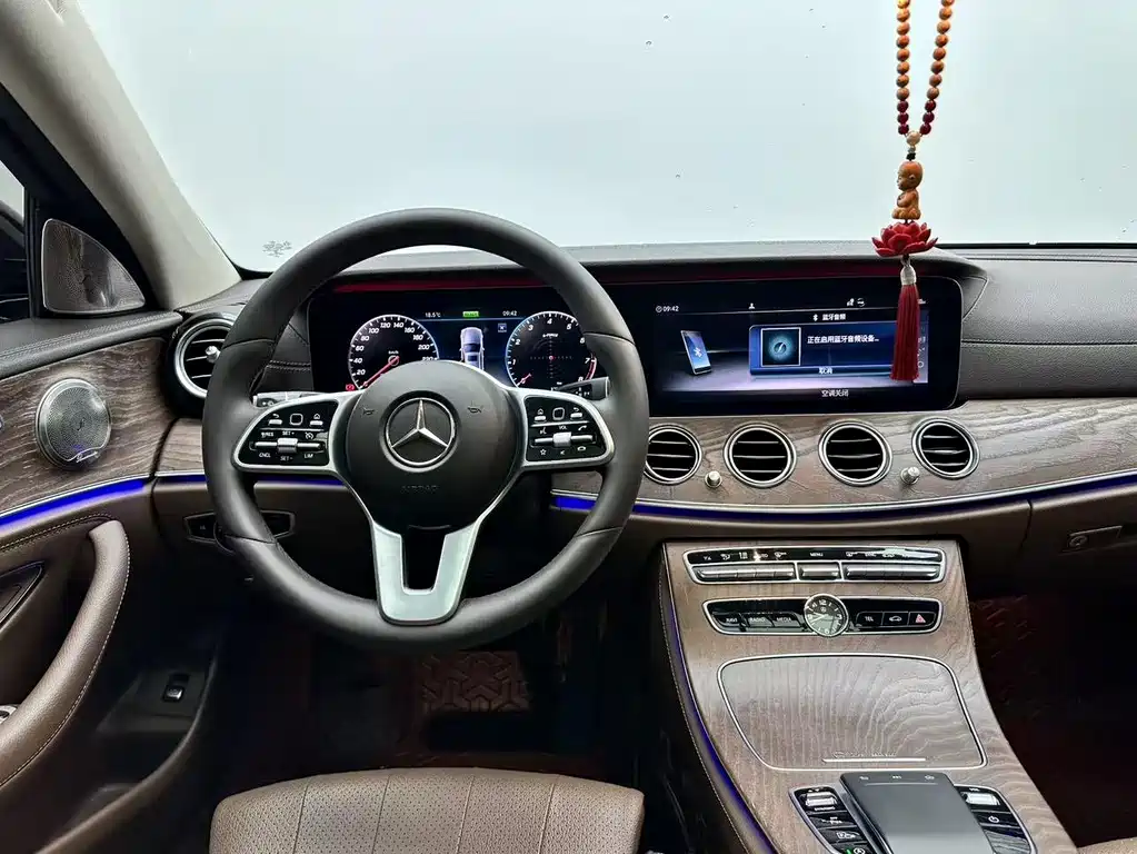 Mercedes-Benz E-Class — миниатюра 10