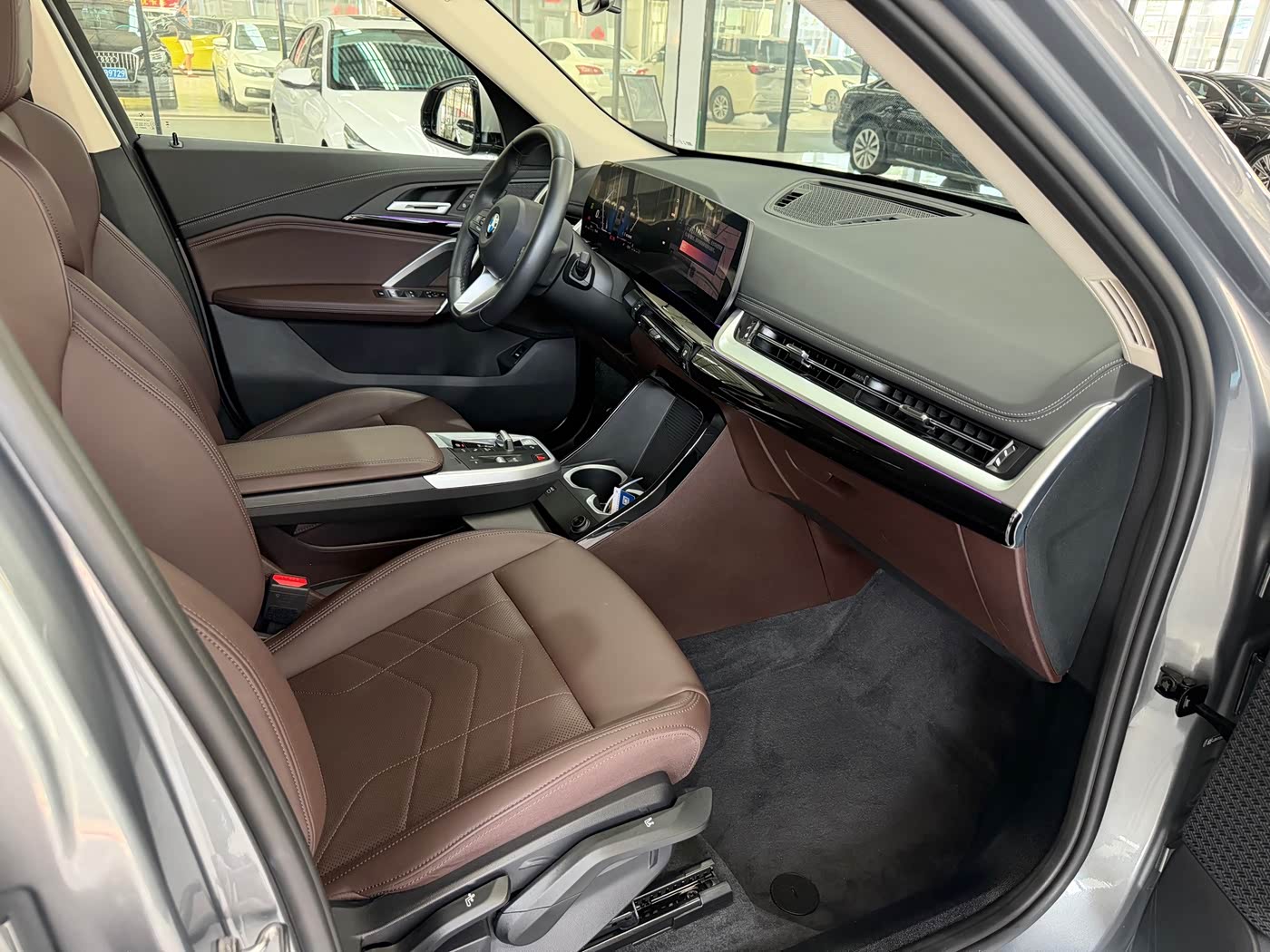 BMW X1 1.5 л 2023 г. Серебристо-серый, пробег 37000 км
