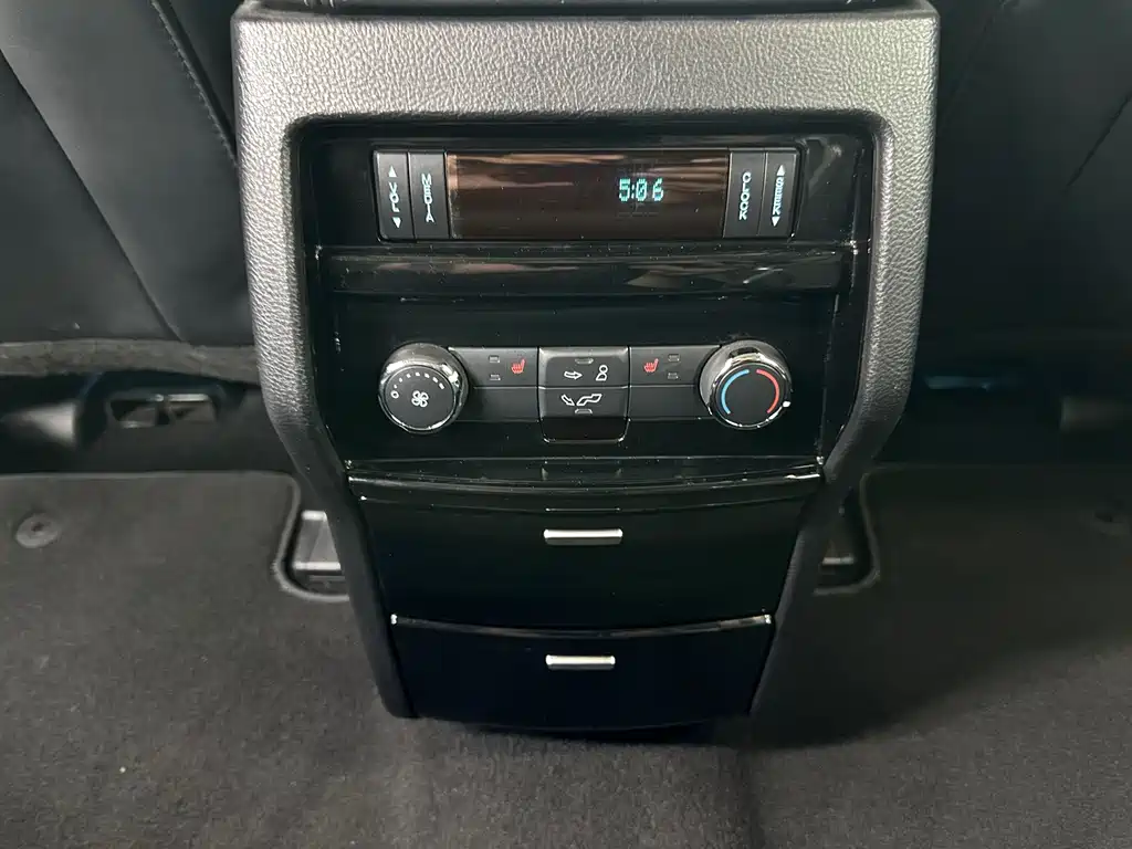 Ford Edge — миниатюра 11