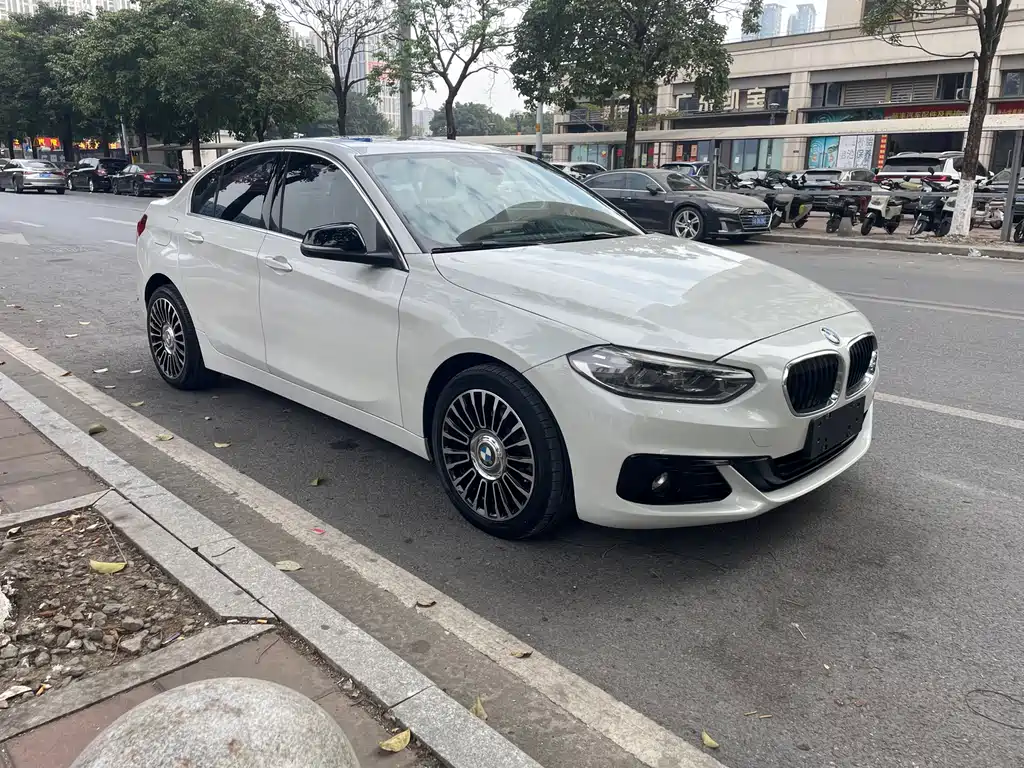 BMW 1 SERIES