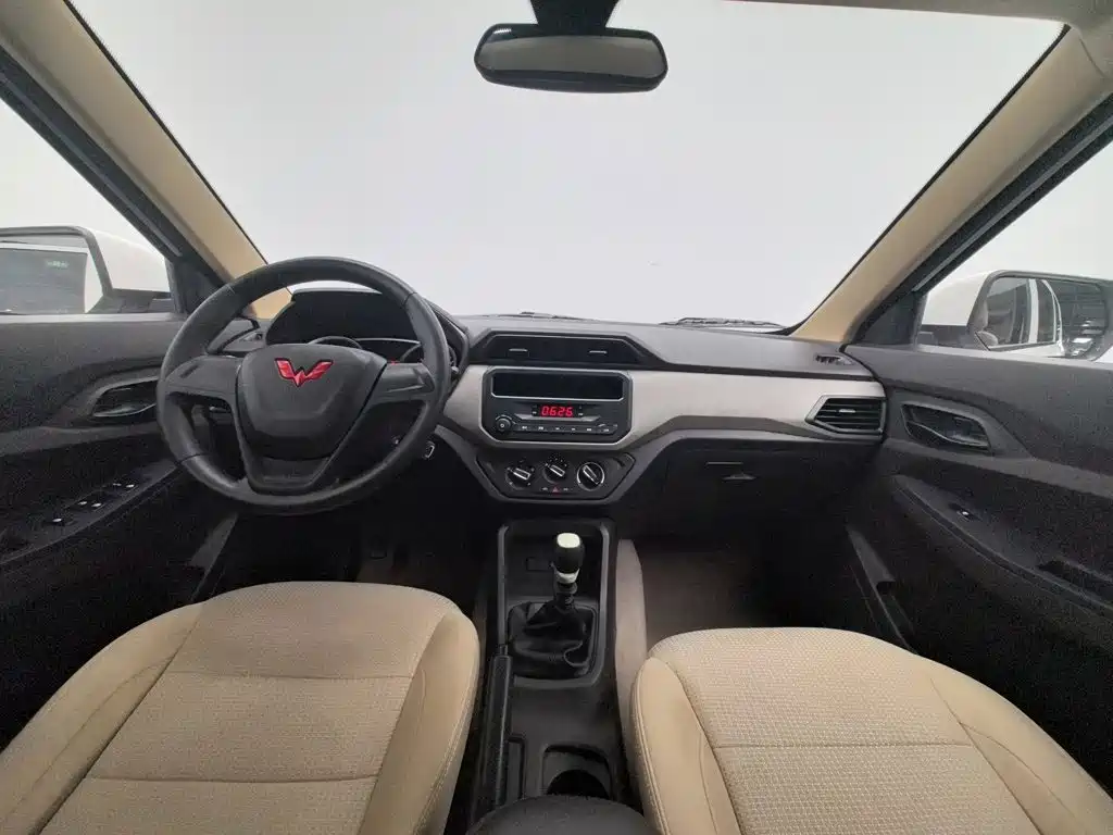 Wuling Hongguang — миниатюра 5