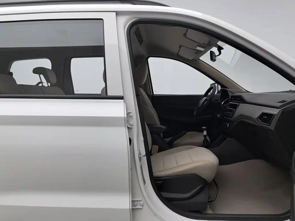 Wuling Hongguang — миниатюра 23