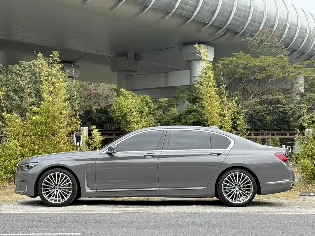 BMW 7 SERIES