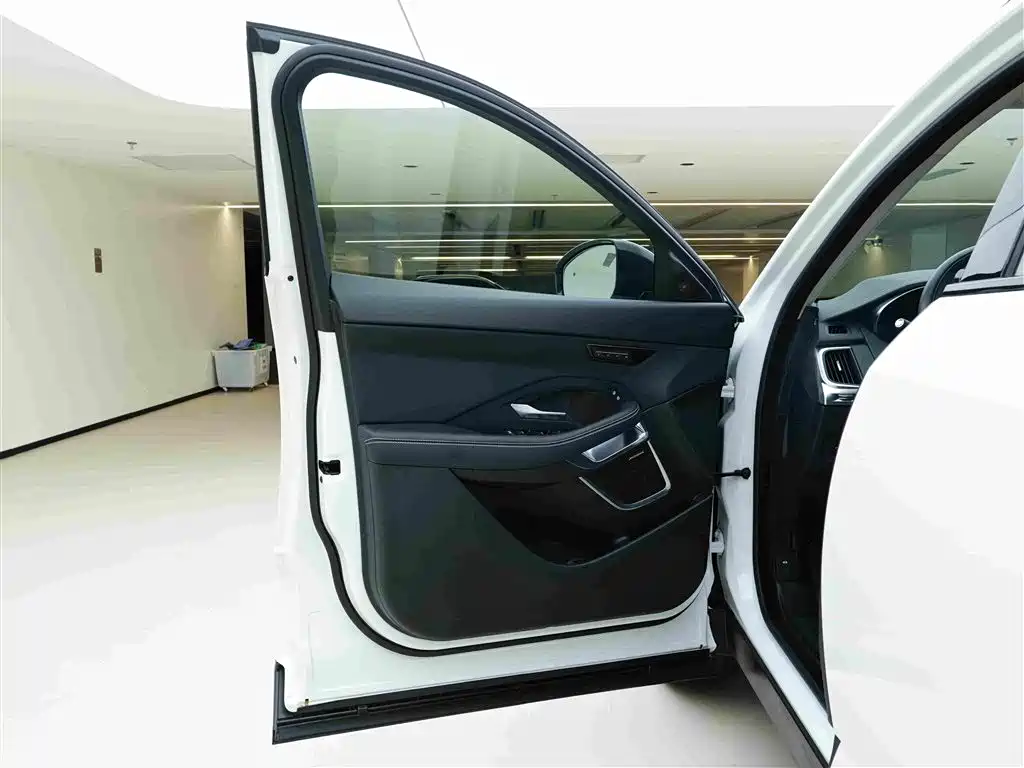 Jaguar E-PACE — миниатюра 17