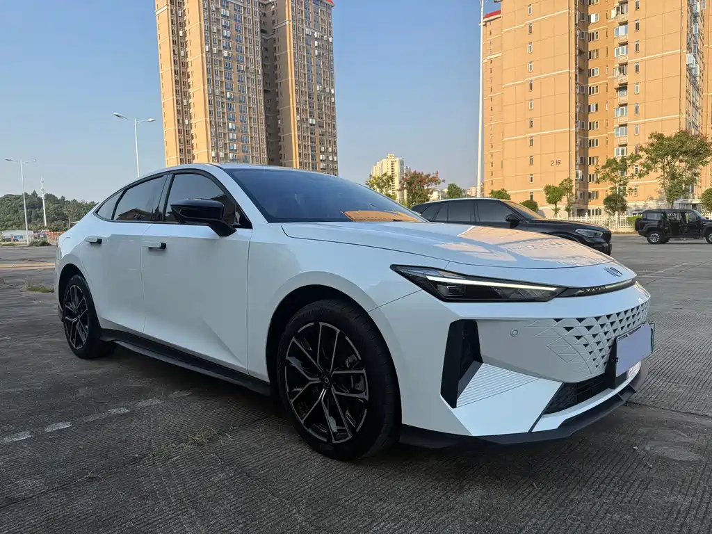 Changan UNI-V iDD — миниатюра 3