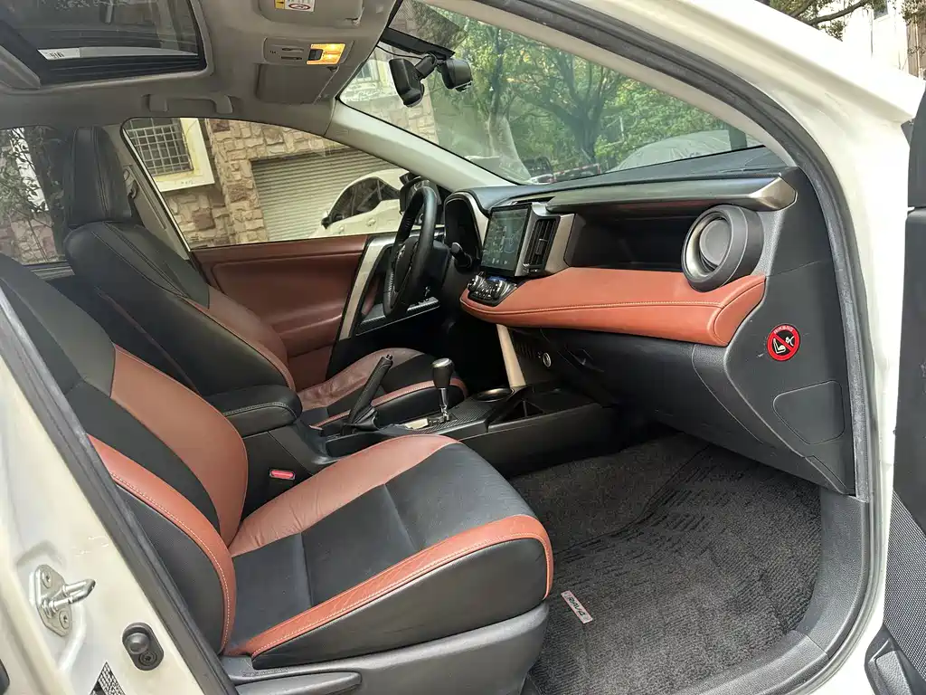 Toyota RAV4 — миниатюра 5