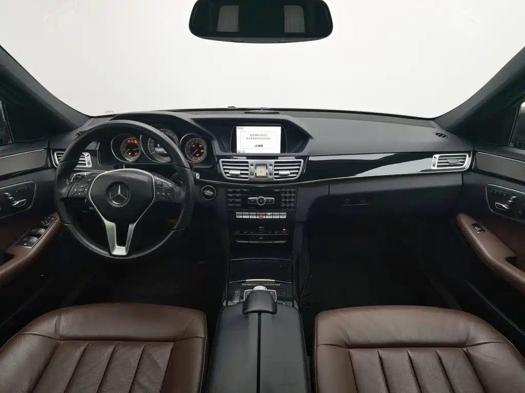 Mercedes-Benz E-Class — миниатюра 5