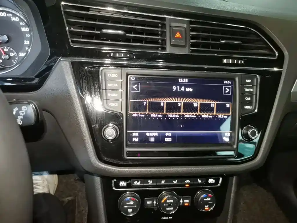 Volkswagen Tiguan L — миниатюра 13