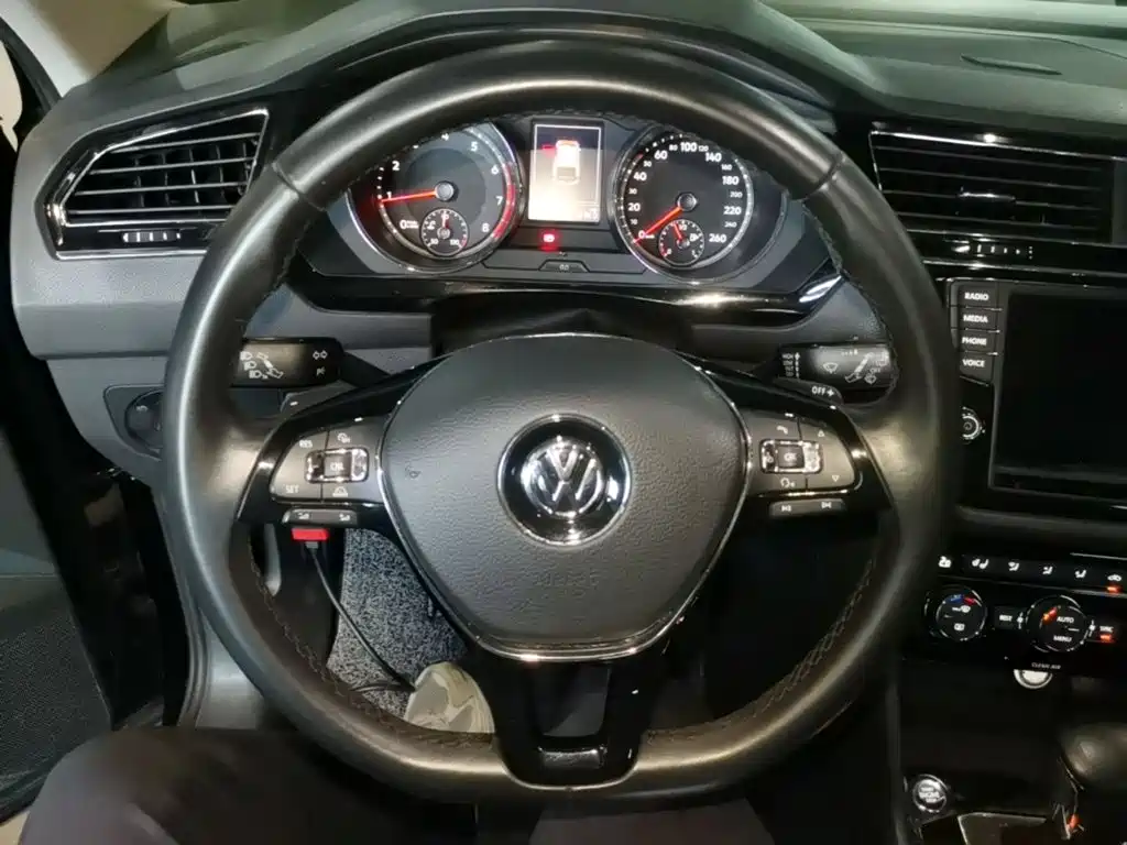 Volkswagen Tiguan L — миниатюра 11