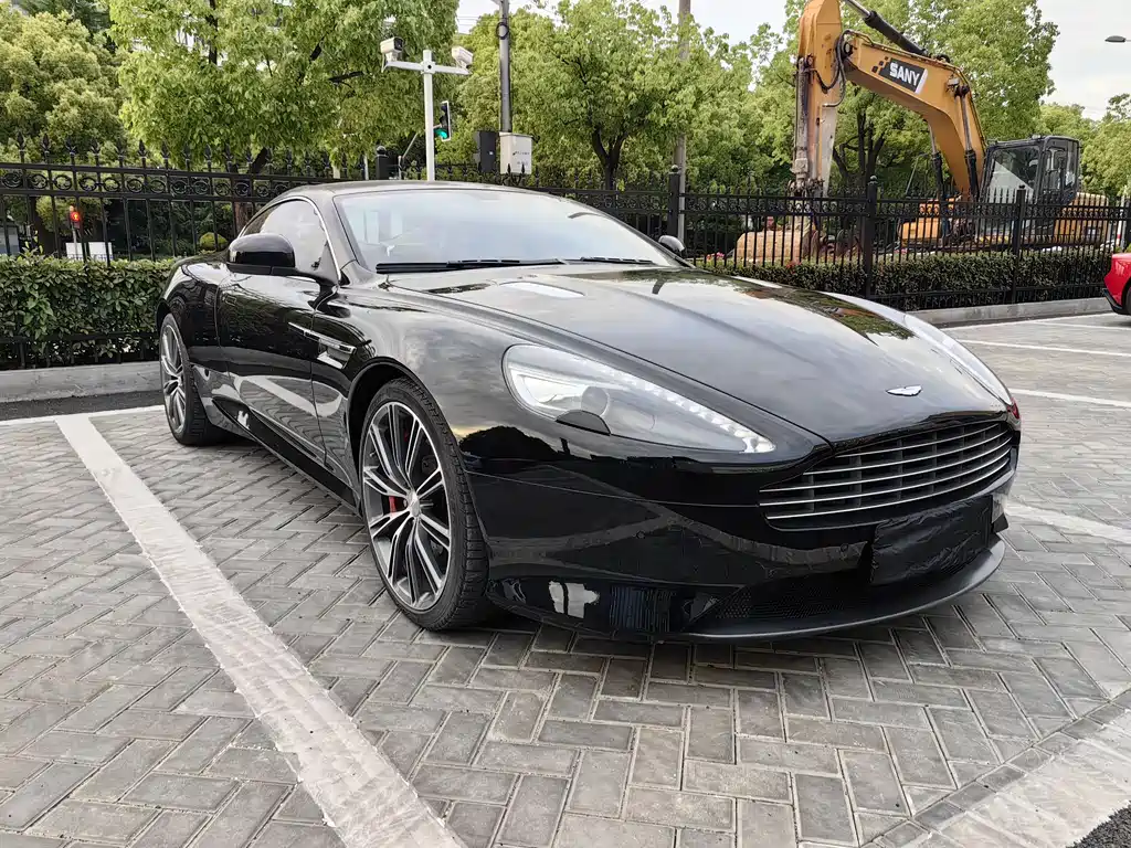 Aston Martin DB9 2013 6.0L Coupe
