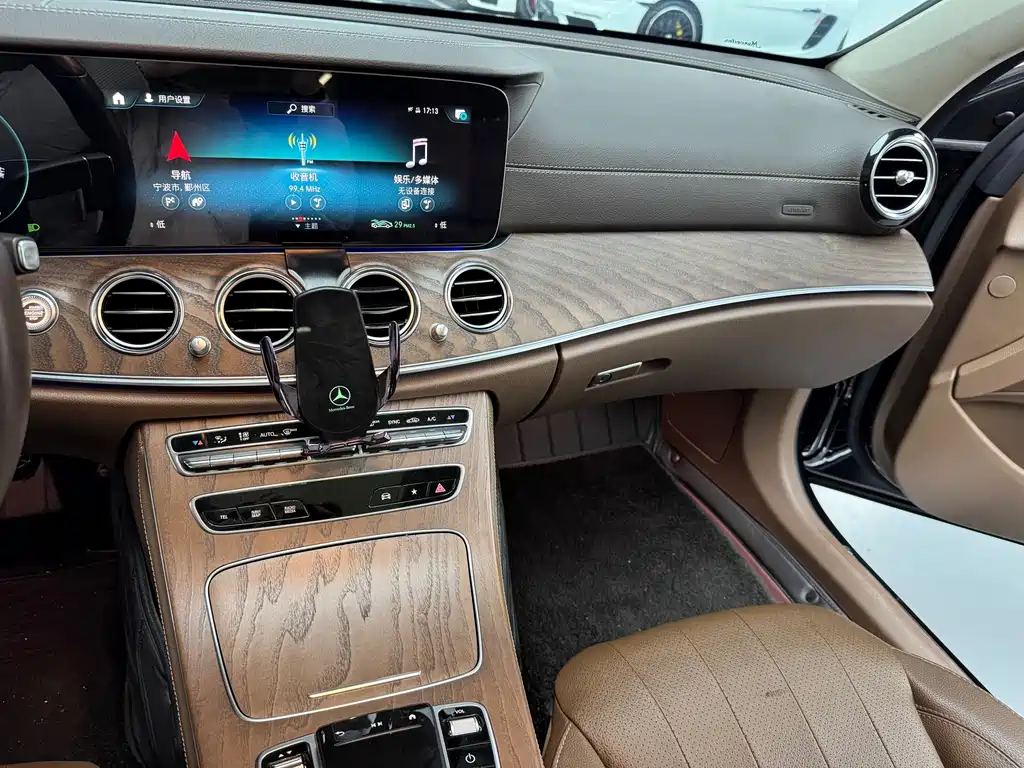 MERCEDES-BENZ E CLASS