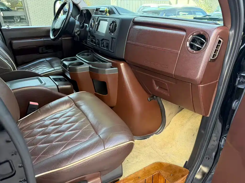 Ford E350 — миниатюра 9