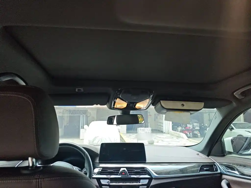 BMW 5 Series — миниатюра 9