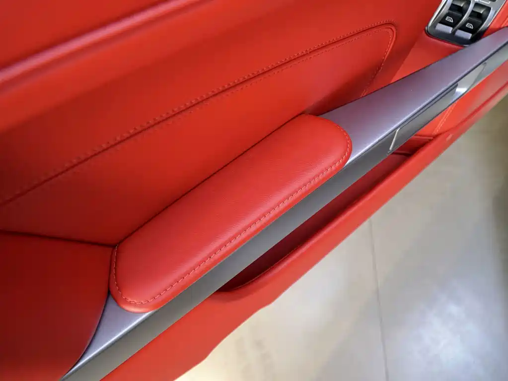 Aston Martin DB9 — миниатюра 11