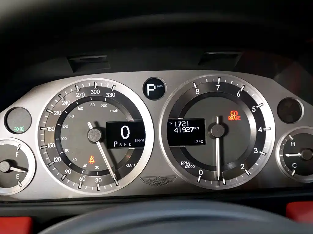 Aston Martin DB9 — миниатюра 17