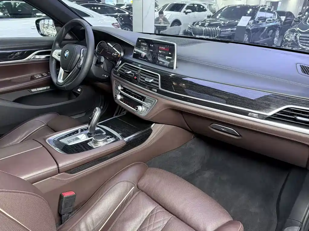 BMW 7 SERIES
