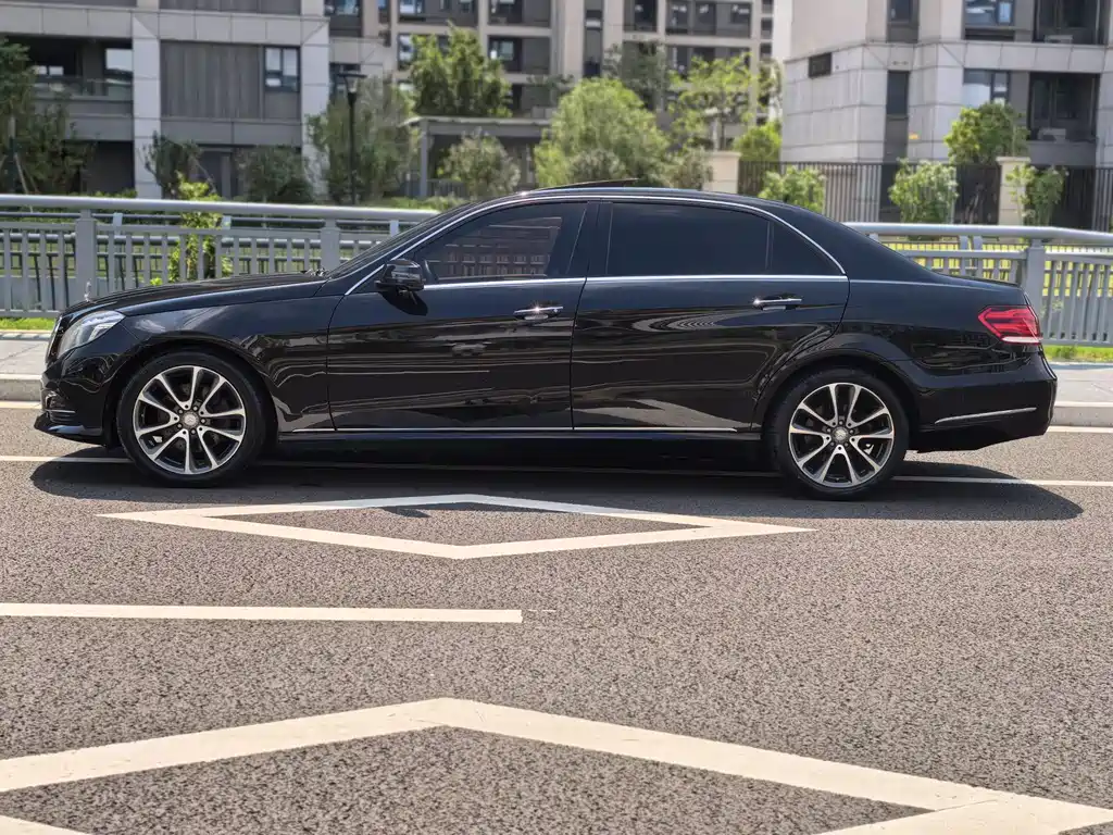 Mercedes-Benz E-Class — миниатюра 4