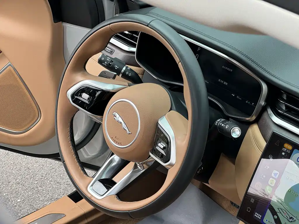 Jaguar XFL — миниатюра 7