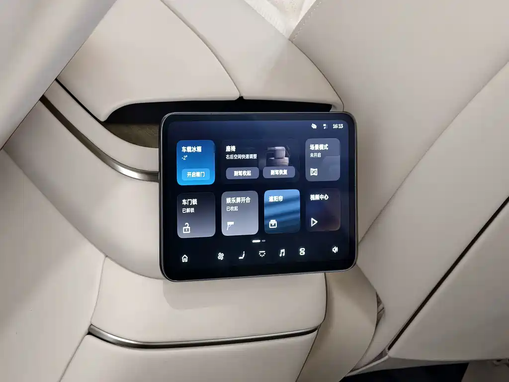 NIO ES8 — миниатюра 10