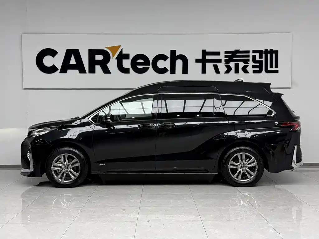 Toyota Sienna — миниатюра 3