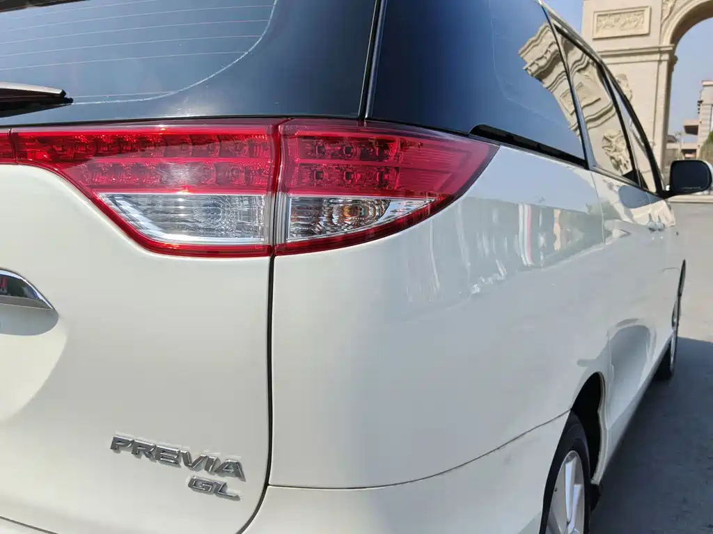 Toyota Previa — миниатюра 10