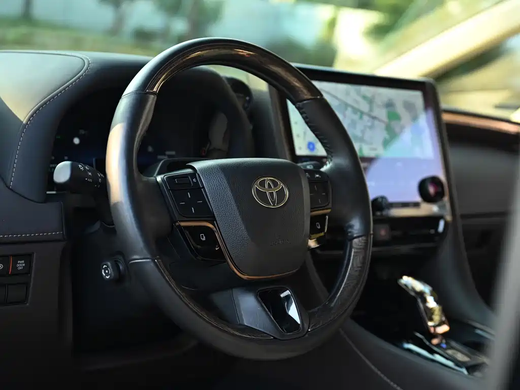 Toyota Alphard — миниатюра 8