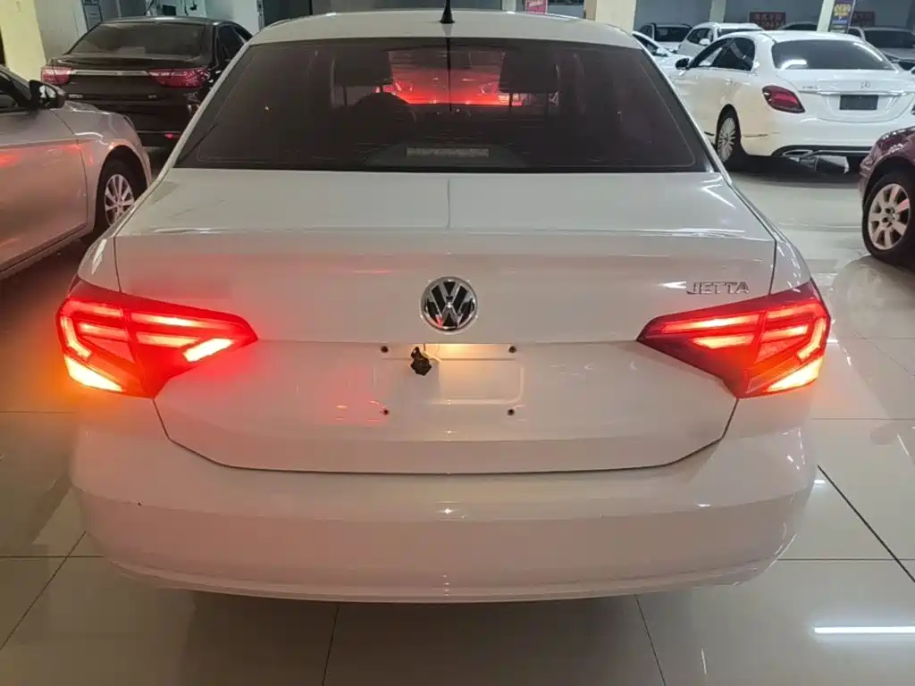 Volkswagen Jetta — миниатюра 6