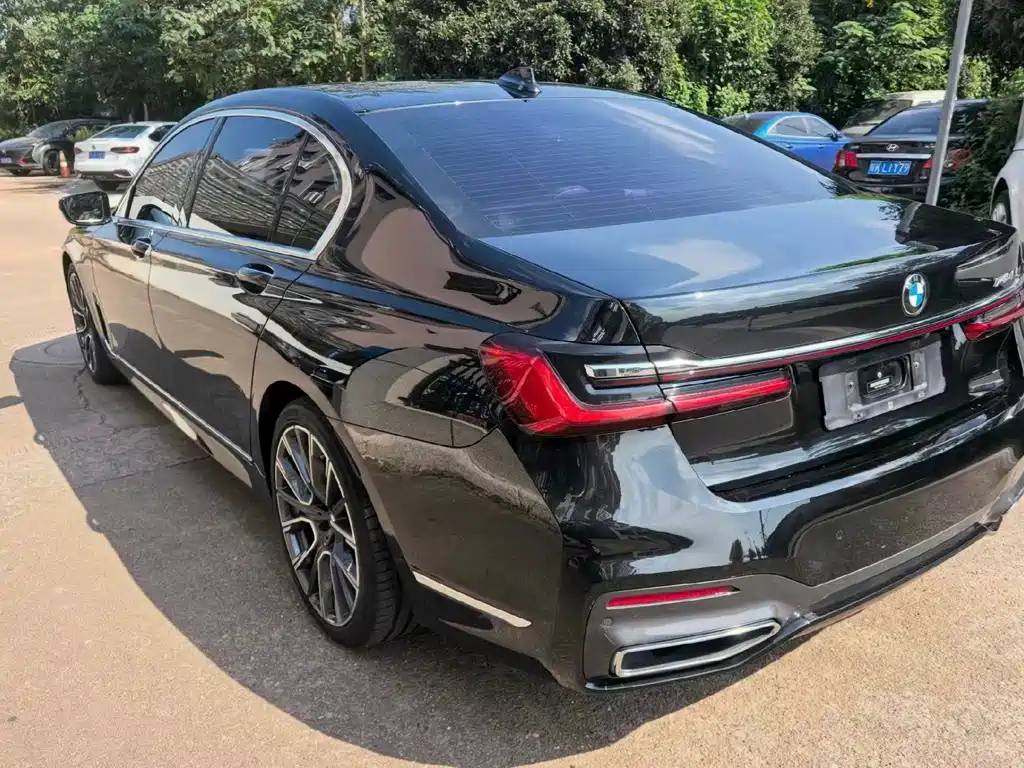 BMW 7 Series — миниатюра 4