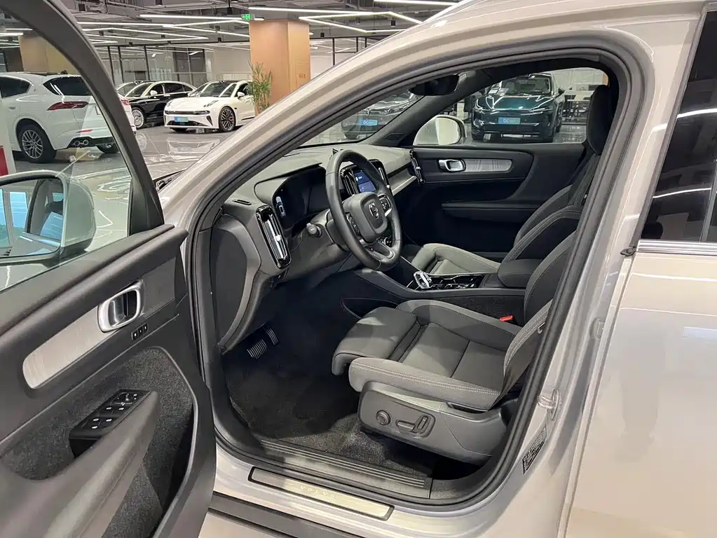 Volvo XC40 — миниатюра 8