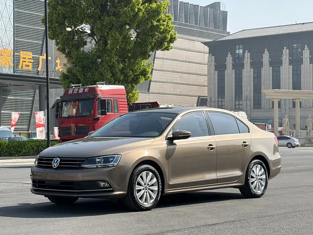 Volkswagen Sagitar 2015