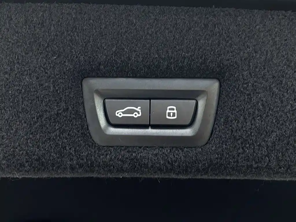 BMW 7 Series — миниатюра 29