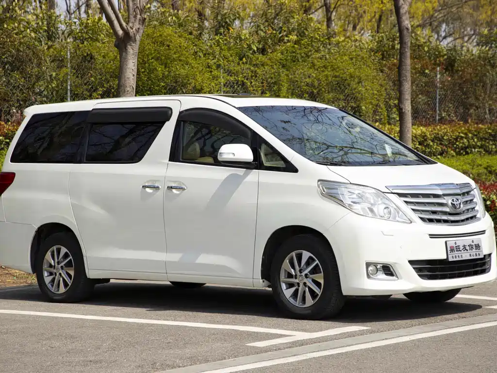 Toyota Alphard — миниатюра 3