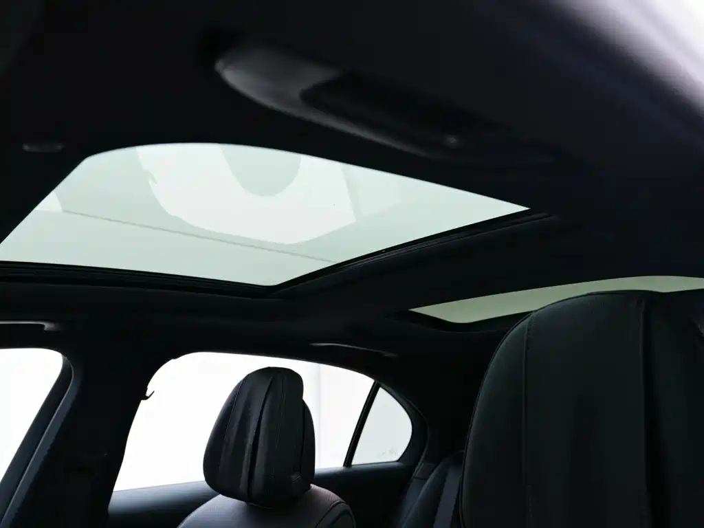 Mercedes-Benz C-Class — миниатюра 17