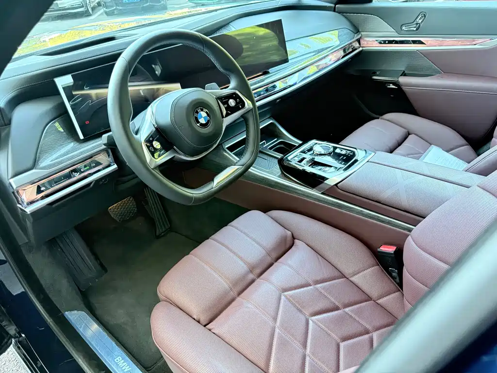 BMW 7 Series — миниатюра 4