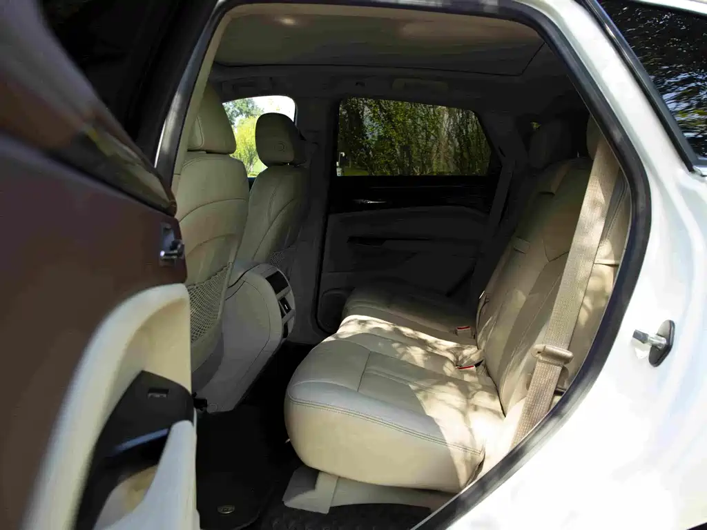 Cadillac SRX — миниатюра 12