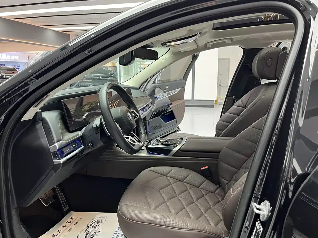BMW 7 Series — миниатюра 12