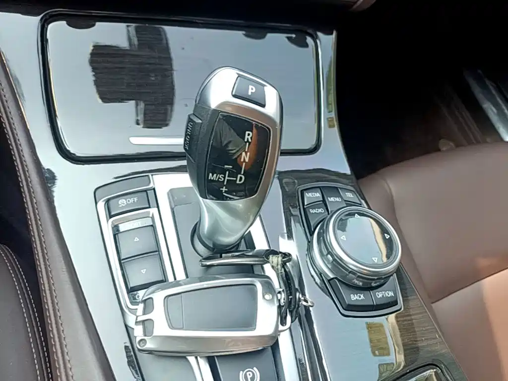 BMW 5 Series — миниатюра 14