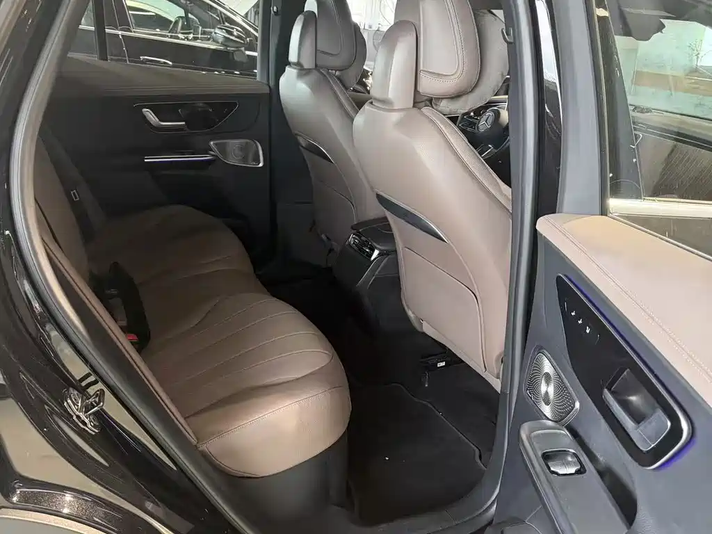 Mercedes-Benz EQE SUV — миниатюра 10