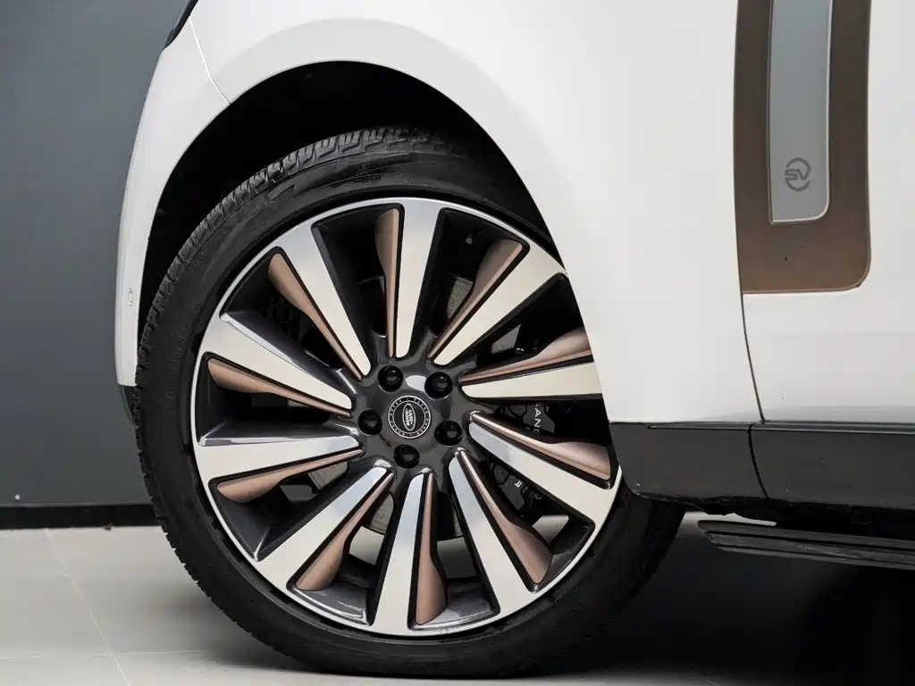 Land Rover Range Rover — миниатюра 8