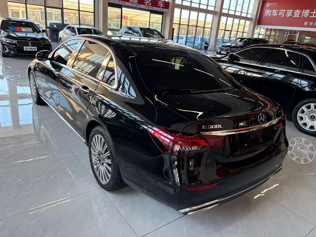 Mercedes-Benz E-Class — миниатюра 7