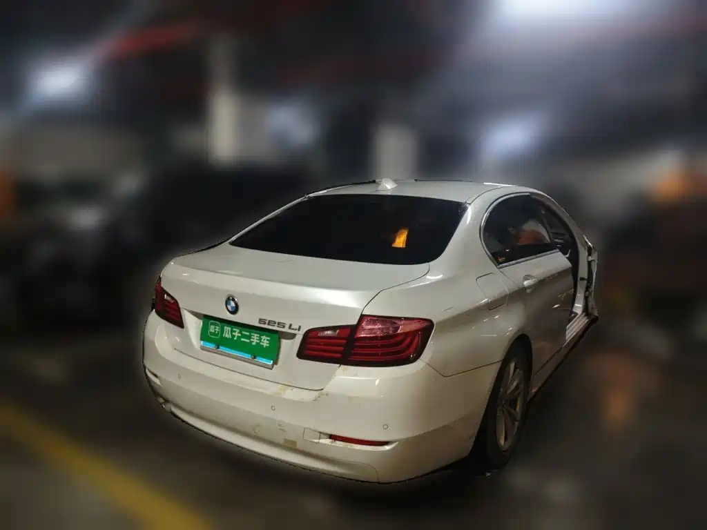BMW 5 Series — миниатюра 14