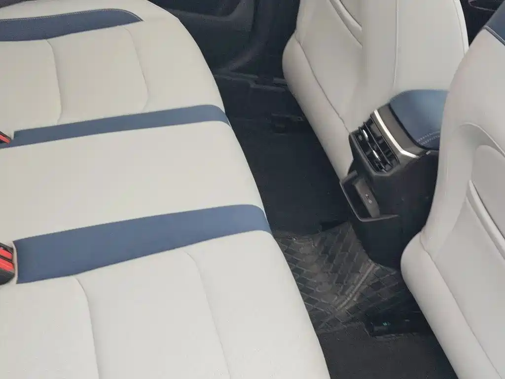 Geely Emgrand — миниатюра 8