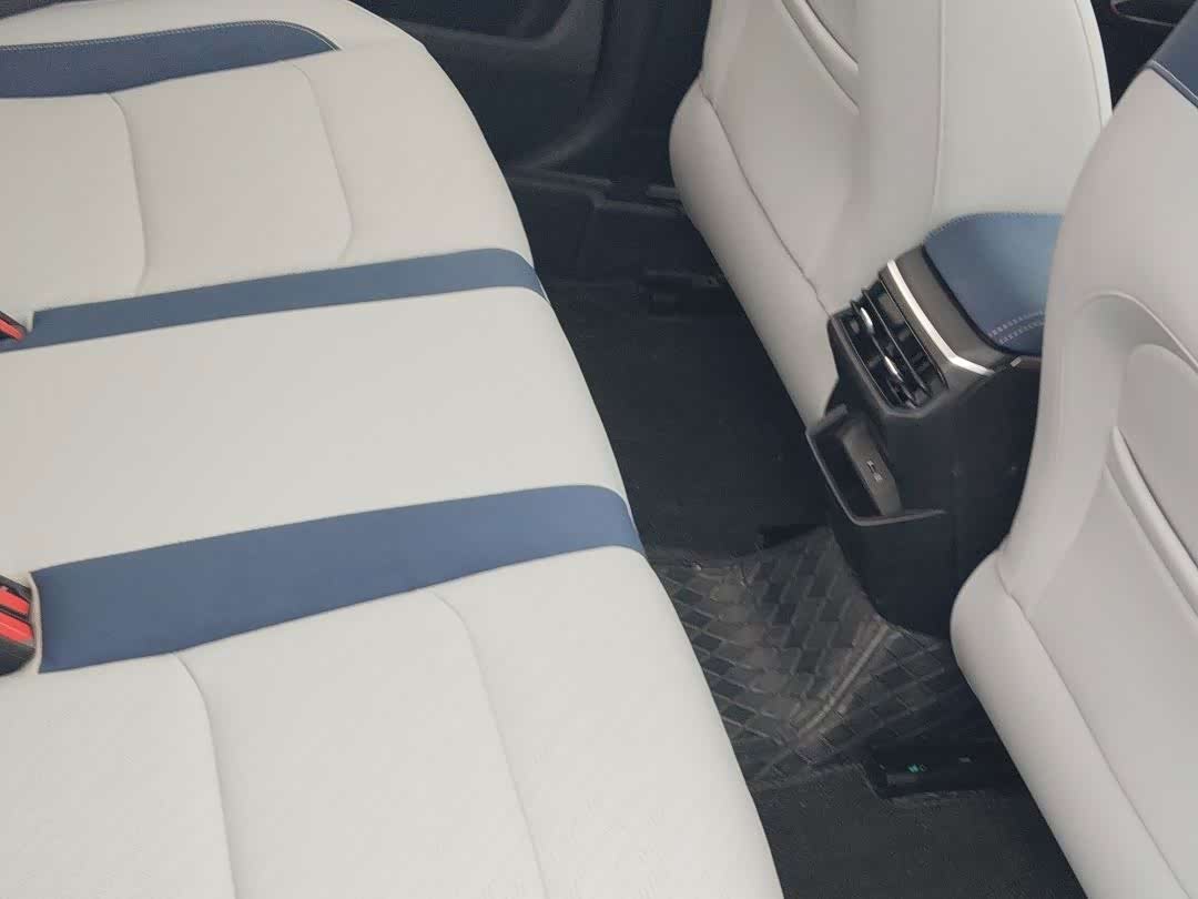 Geely Emgrand 1.5 л 2022 г. Белый, пробег 25000 км