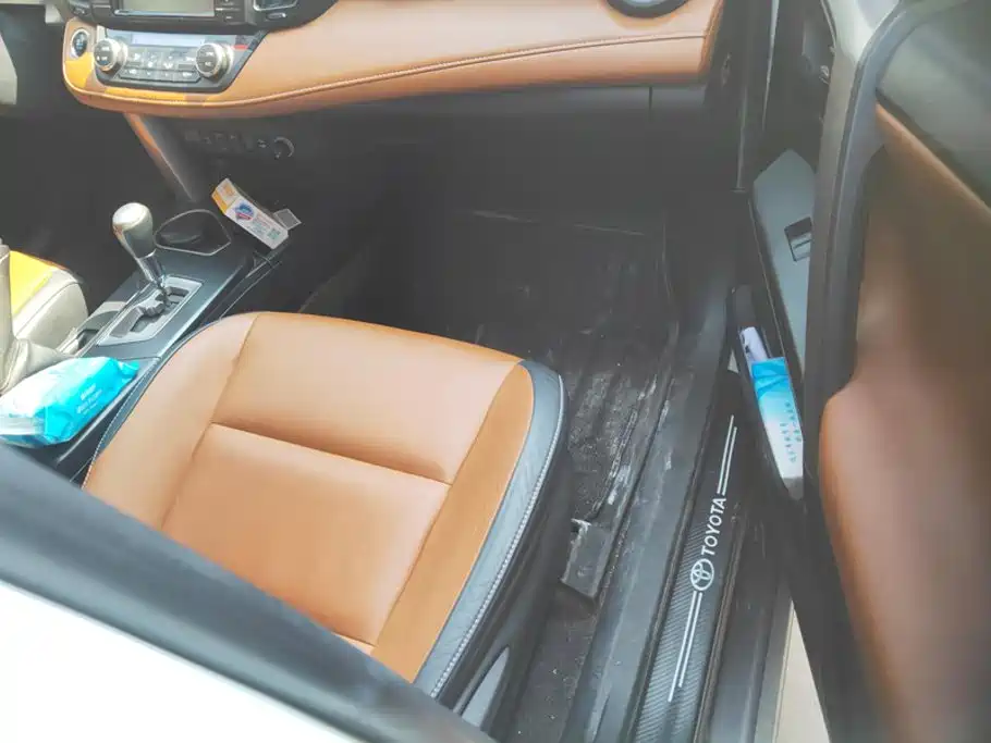 Toyota RAV4 — миниатюра 8