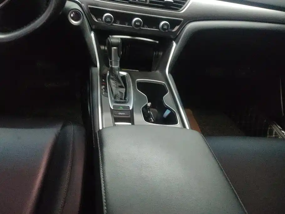Honda Accord — миниатюра 16